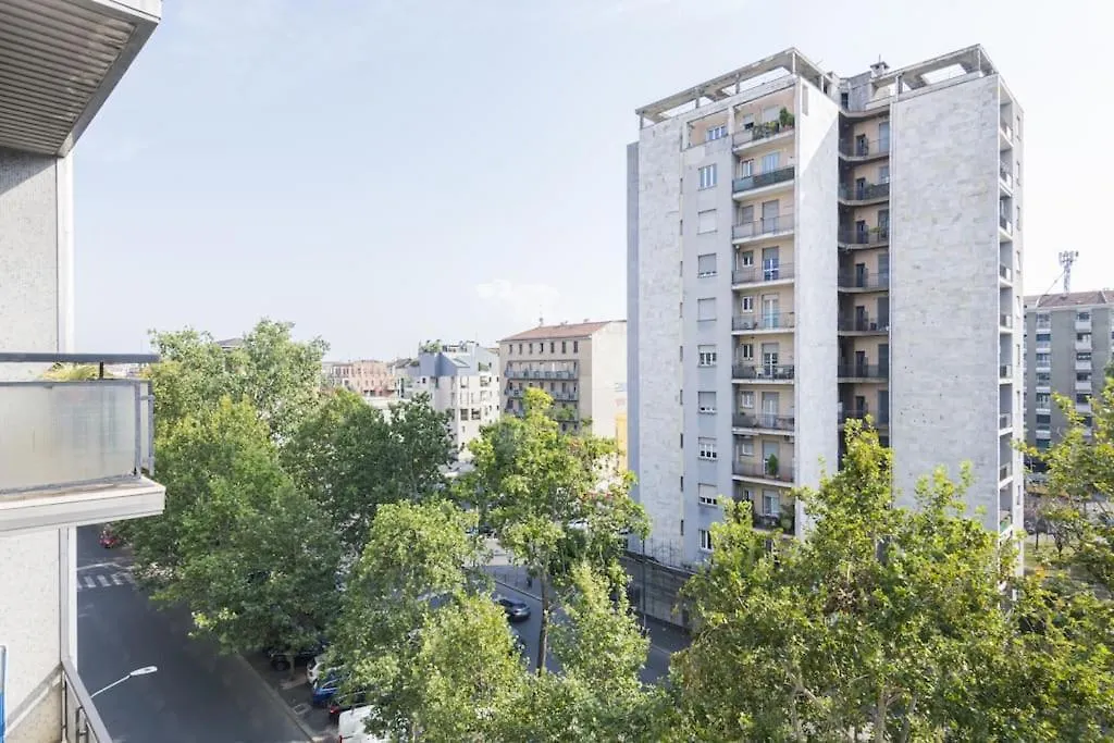 Easylife - Apartment With Balcony Near Navigli Milano 0*,  Italia