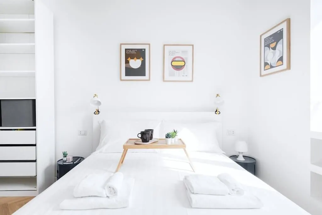 Easylife - Apartment With Balcony Near Navigli Milan Italy