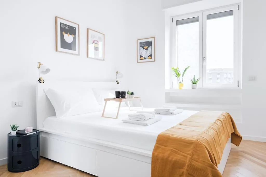Easylife - Apartment With Balcony Near Navigli Milan 0*,  Italy